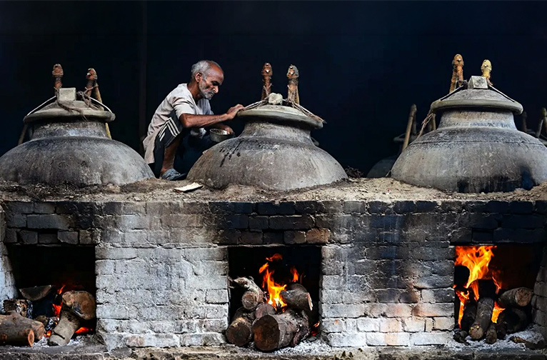 celebrating-india-s-centuries-of-attar-making-on-international-fragrance-day