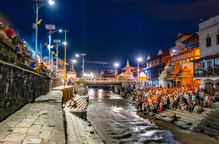 experience-an-aarti-ceremony-at-pashupatinath-temple