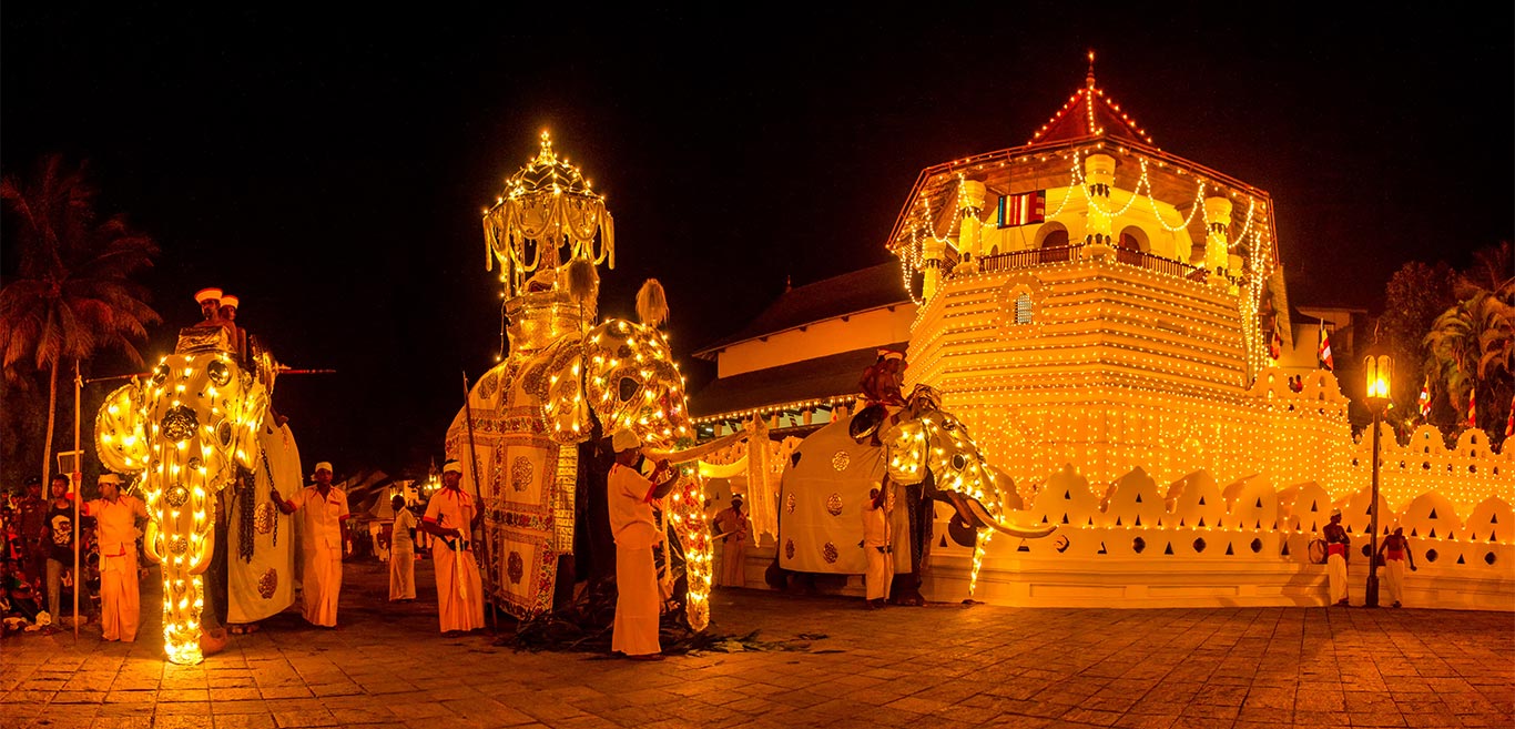 kandy-perahera-a-many-splendoured-spectacle