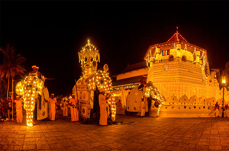 kandy-perahera-a-many-splendoured-spectacle