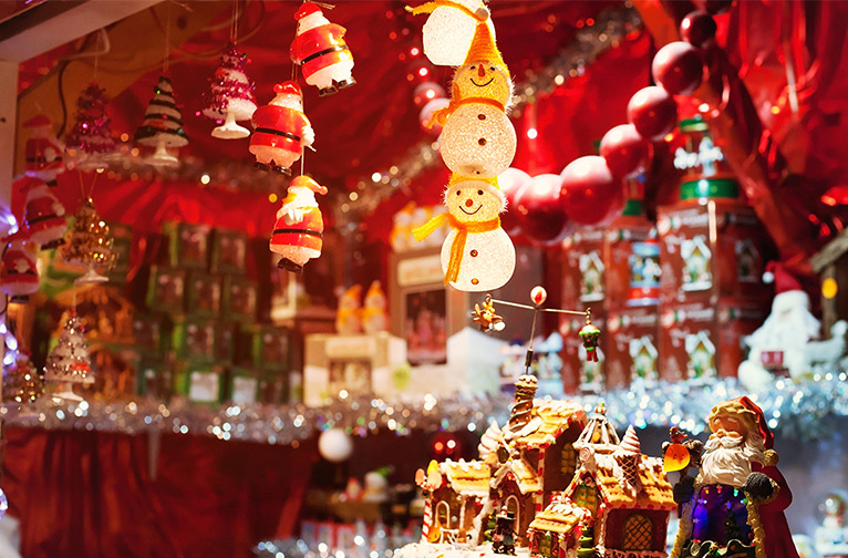 let-s-shine-a-light-on-christmas-shopping-in-delhi