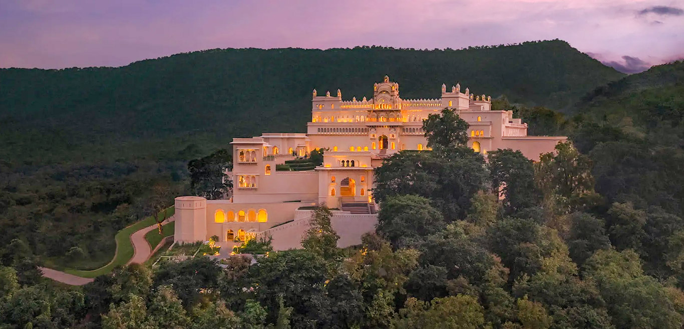 the-oberoi-rajgarh-palace-khajuraho-luxury-in-a-historic-wilderness